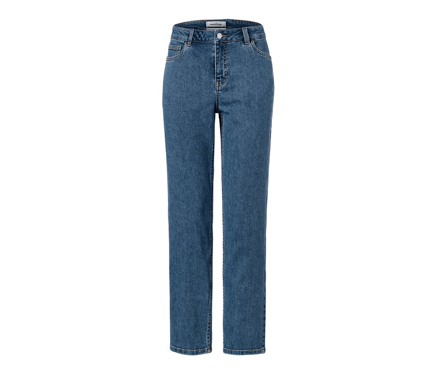 Eine blaue Straightfit-Jeans.