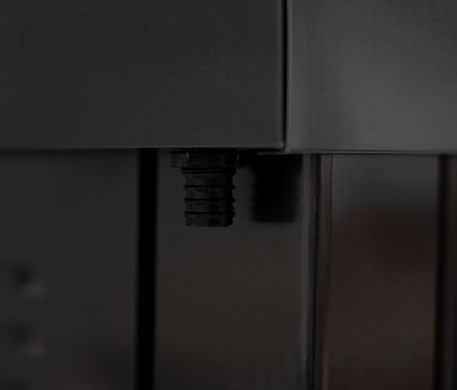 Detail einer schwarzen Fahrradbox.