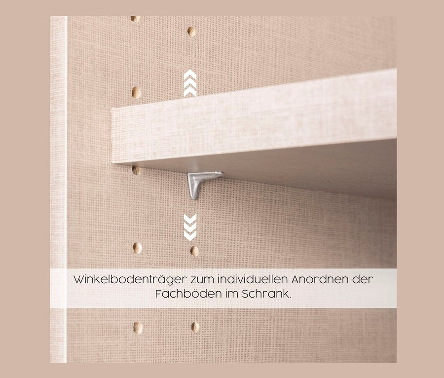 Detailansicht eines weißen, dreitürigen rauch Kleiderschranks »Nabilia« mit Regal und Regalböden.