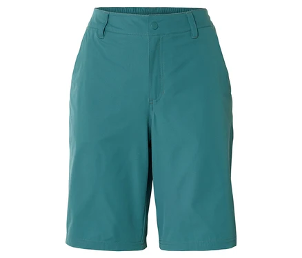 Dunkeltürkise Shorts vor einem weißen Hintergrund.