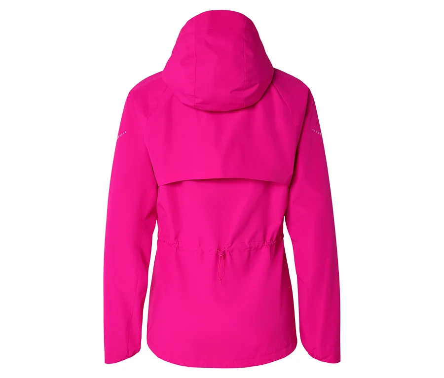 Rückansicht einer pinkfarbenen Jacke mit Kapuze und Kordelzug am Saum.