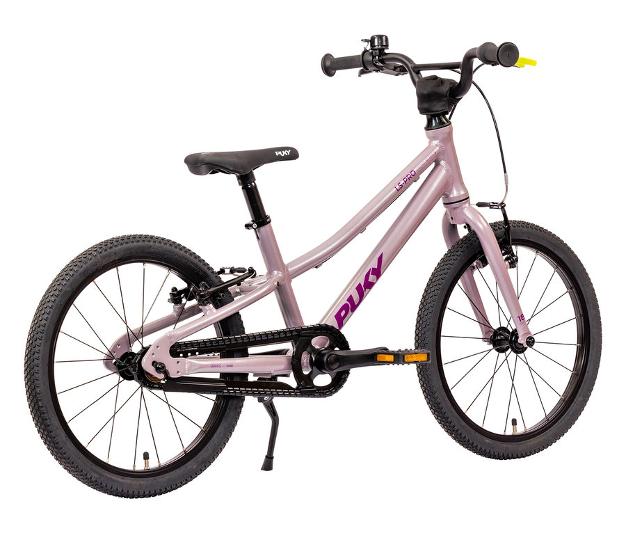 Nahaufnahme des PUKY Fahrrad LS-PRO 18 in Pearl Pink, mit schwarzem Sattel und Reifen, sowie gelben Akzenten am Lenker.