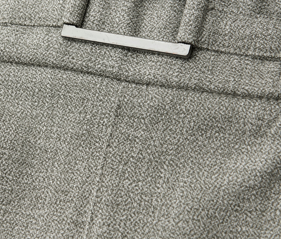 Nahaufnahme der Street One Joggpants mit silberner Schnalle.