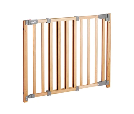 Ein roba Türschutzgitter »Safety Up« aus hellem Holz mit grauen Verbindungsstücken auf weißem Hintergrund.
