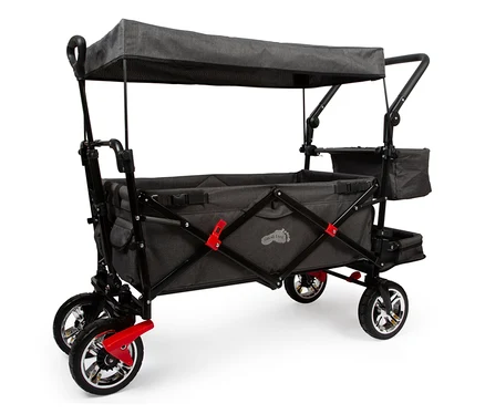 Ein schwarzer small foot Bollerwagen mit grauem Dach und roten Rädern.