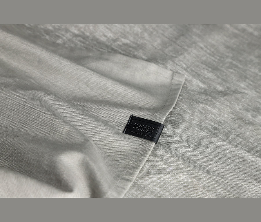 Graue SCHÖNER WOHNEN-Kollektion Tischdecke mit einem schwarzen Etikett.