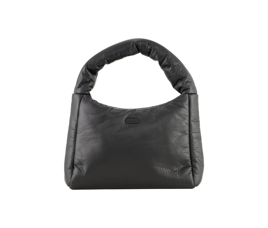 Schwarze, gepolsterte FILA Tasche »LECORE« mit integriertem Griff und Fila-Logo.