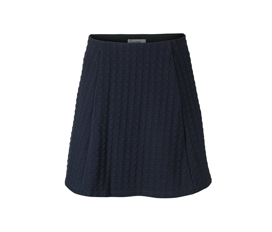 Ein marineblauer Sweatrock vor einem weißen Hintergrund.