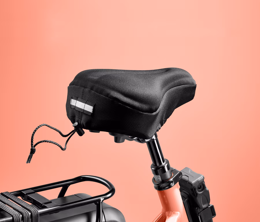 Detailaufnahme eines Fahrradsattels mit schwarzem Sattelbezug mit Memory-Foam.
