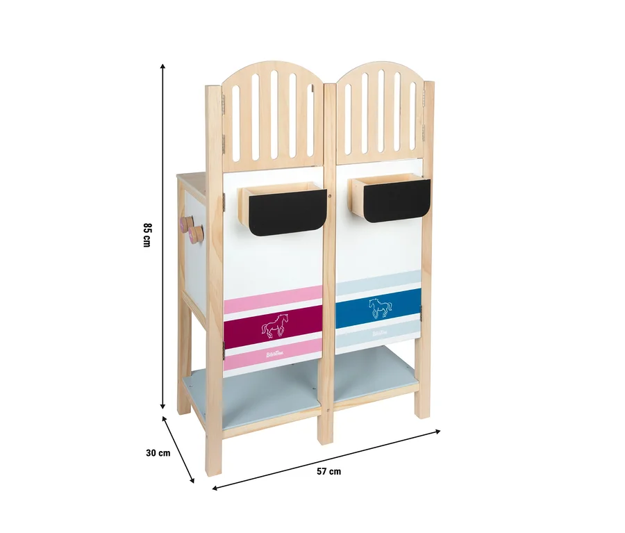 small foot Pferdestall »Bibi & Tina« aus Holz mit zwei Boxen, rosa und blauen Akzenten, Pferdesilhouetten und schwarzen Behältern. Maße: 85 cm hoch, 57 cm breit, 30 cm tief.