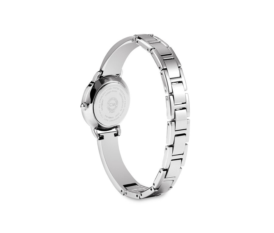 Detail einer Damenuhr verziert mit Swarovski® Kristallen und einem Metallarmband.