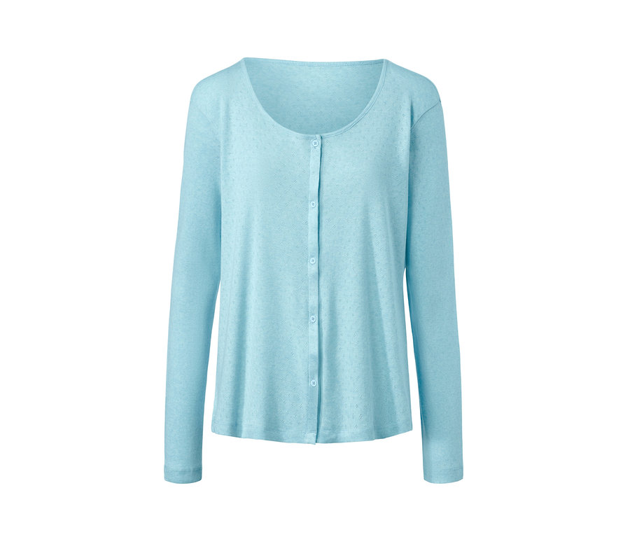 Türkises Pyjama-Set mit langen Ärmeln und Knöpfen.