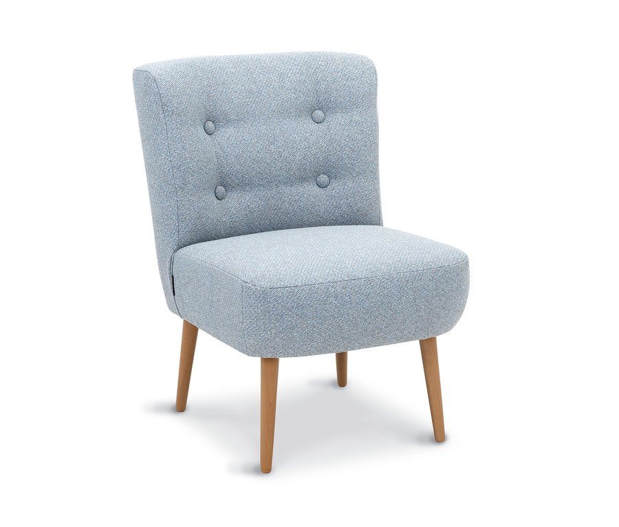 Hellblauer Max Winzer® Cocktailsessel »Fiona« mit Knöpfen und Holzbeinen.