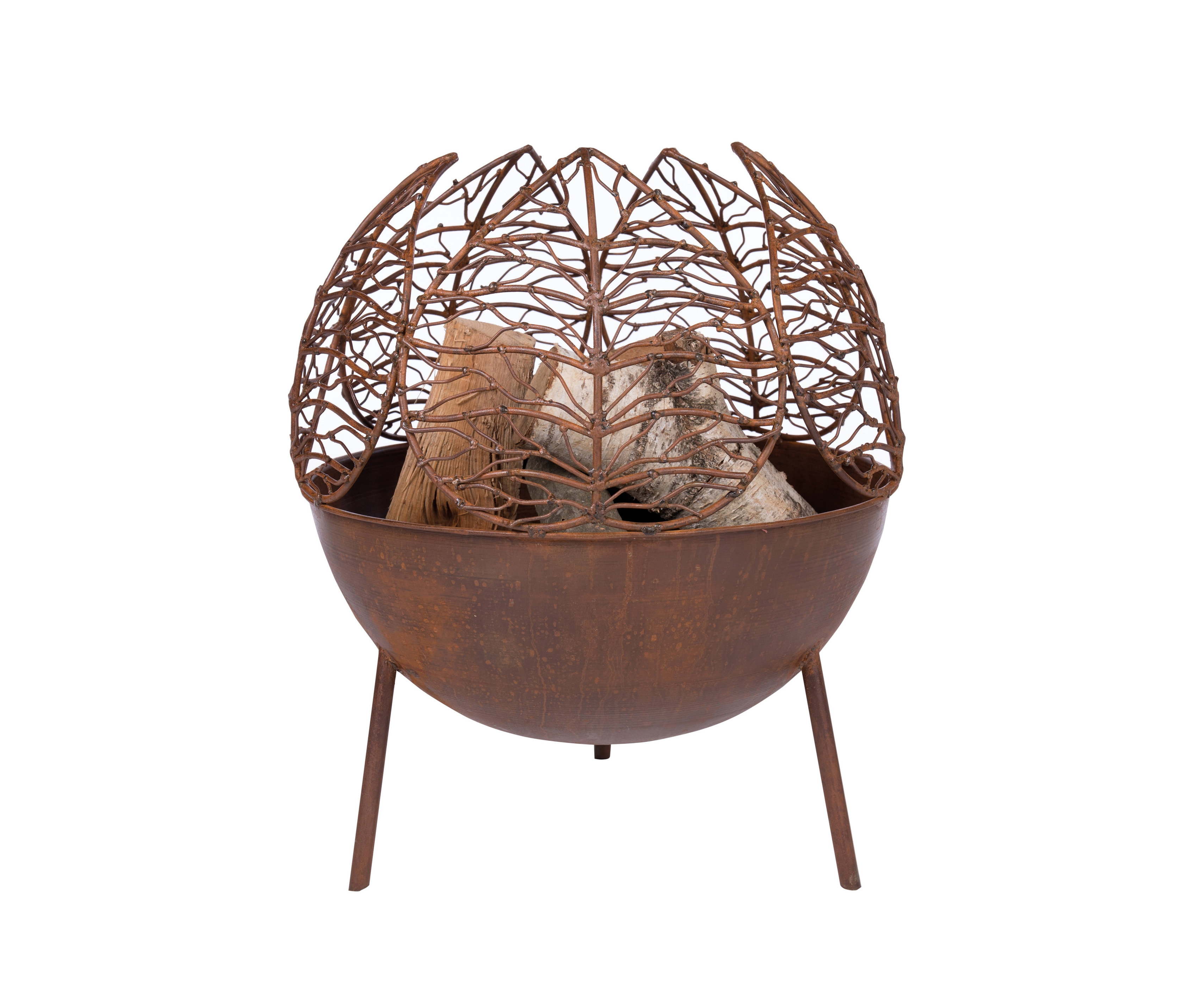 Feuerschale mit Zier-Blatt Design und Holzscheiten darin.