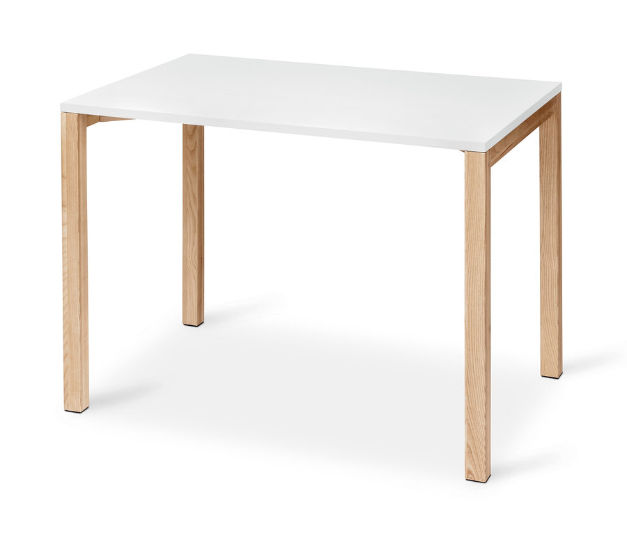 Weißer Tisch mit vier hellen Holzbeinen.
