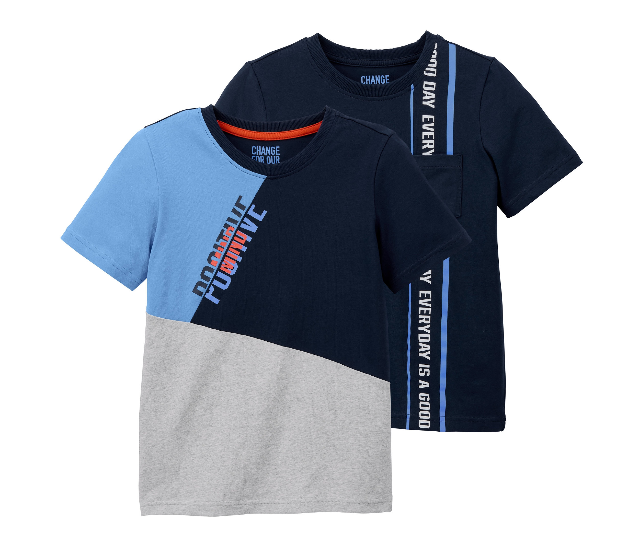 Zwei T-Shirts: eines mit Farbblöcken und Schriftzug, das andere dunkelblau mit Streifen und Schriftzug.