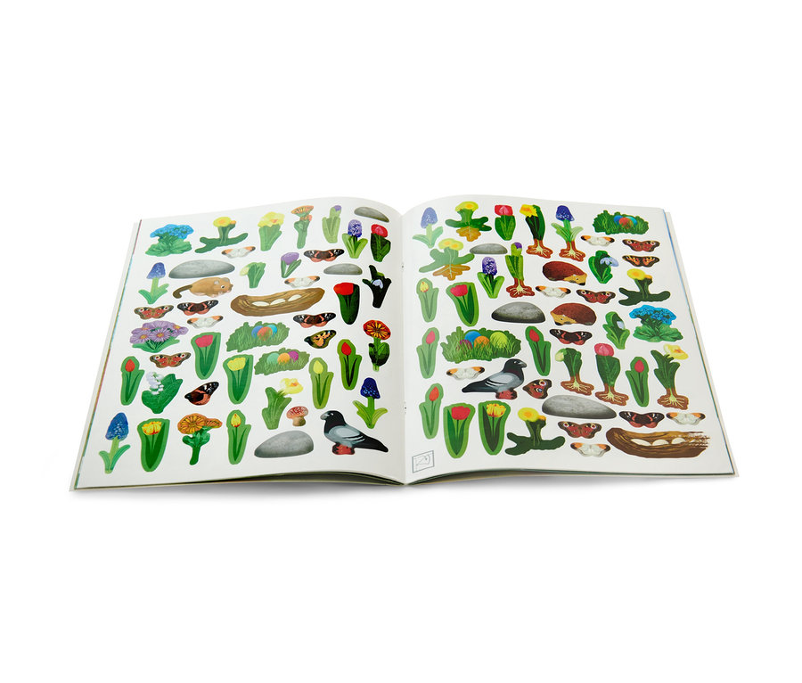 Offenes Buch "Mein Frühlings-Stickerbuch" mit Aufklebern von Blumen, Vögeln und Insekten.