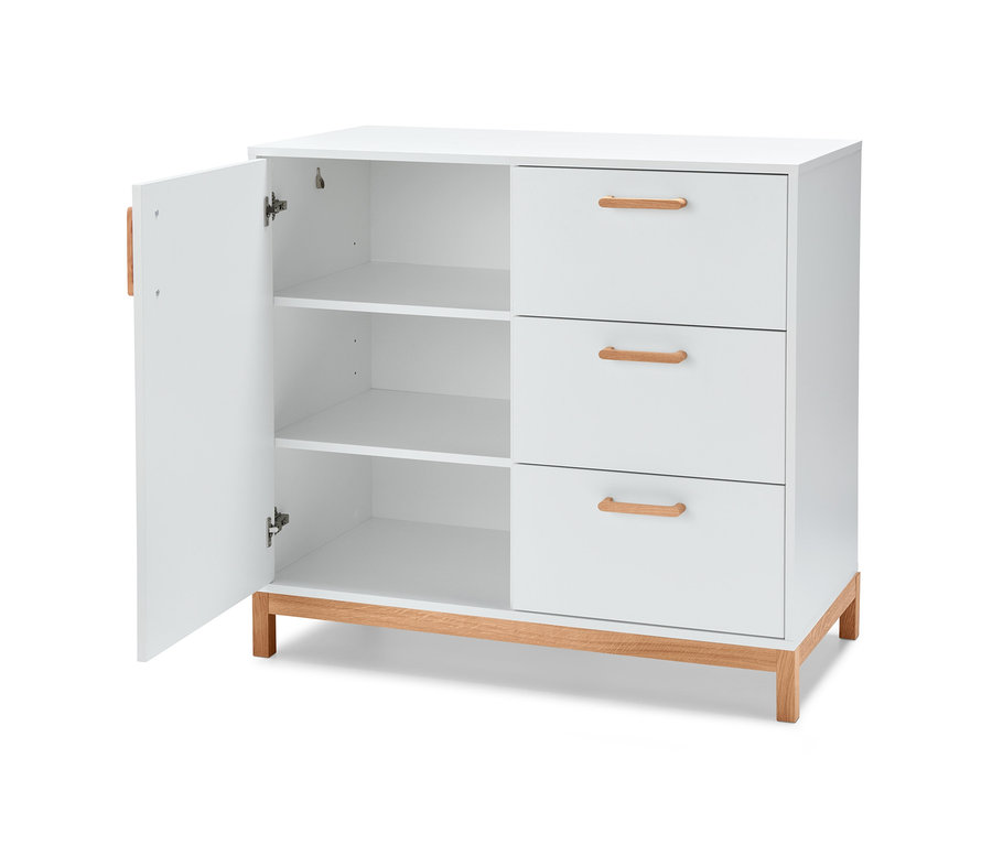 Weisse 2-in-1: Kommode und Kleiderschrank mit offener Tür und drei Schubladen.