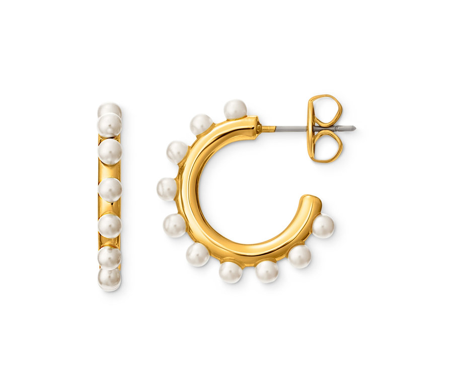 Goldfarbene Creolen mit Kunstperlen.