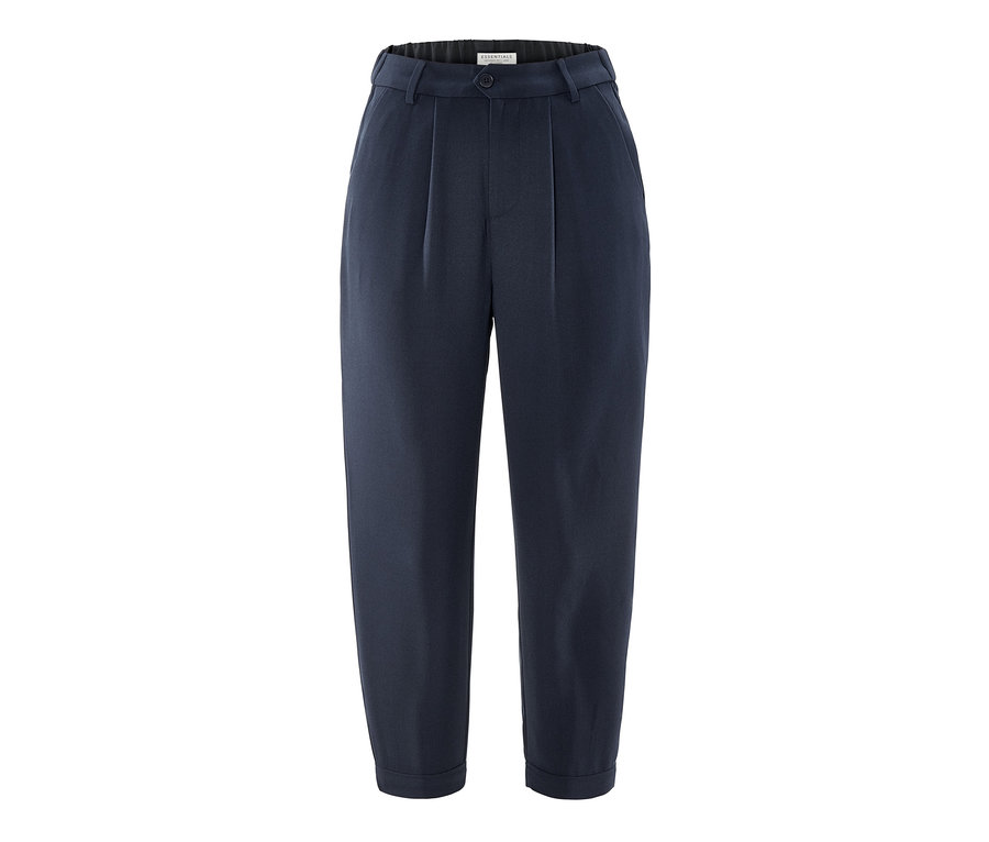 Eine dunkelblaue Hose mit Bundfalte.
