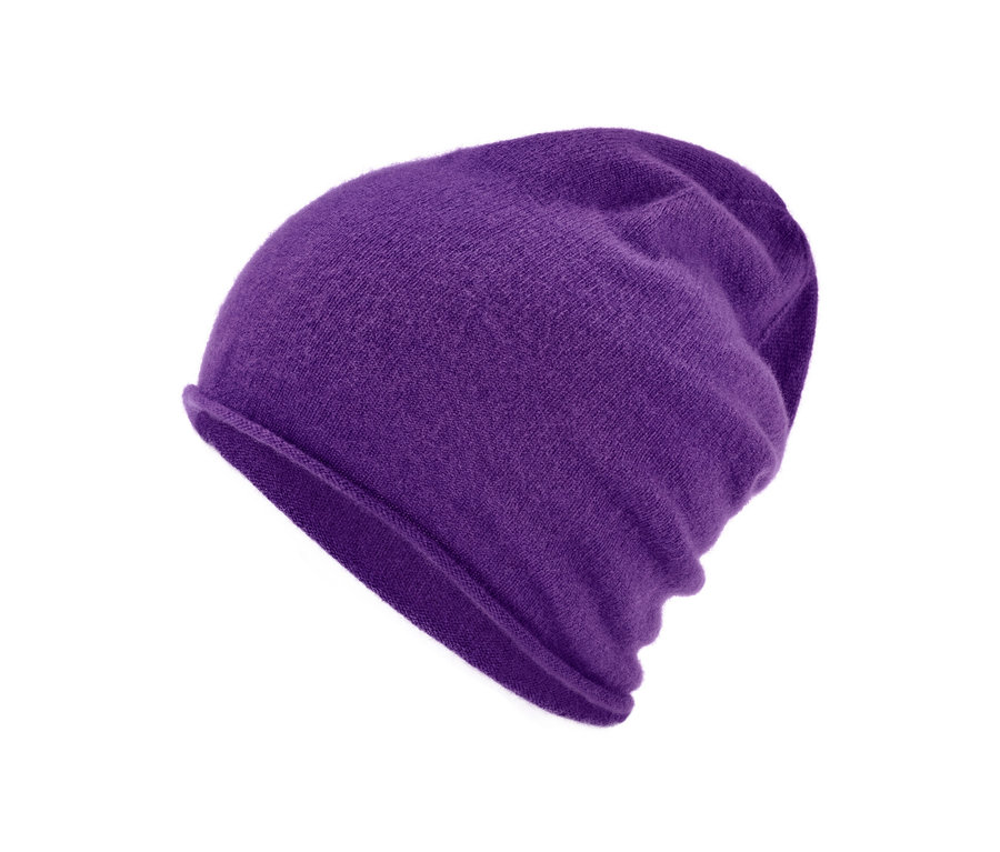 Eine lila Cashmere-Mütze.