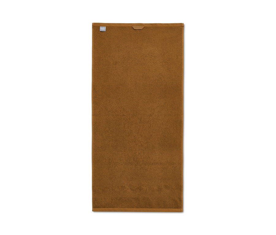 Ein ockerfarbenes Premium-Waffelpiqué-Handtuch.