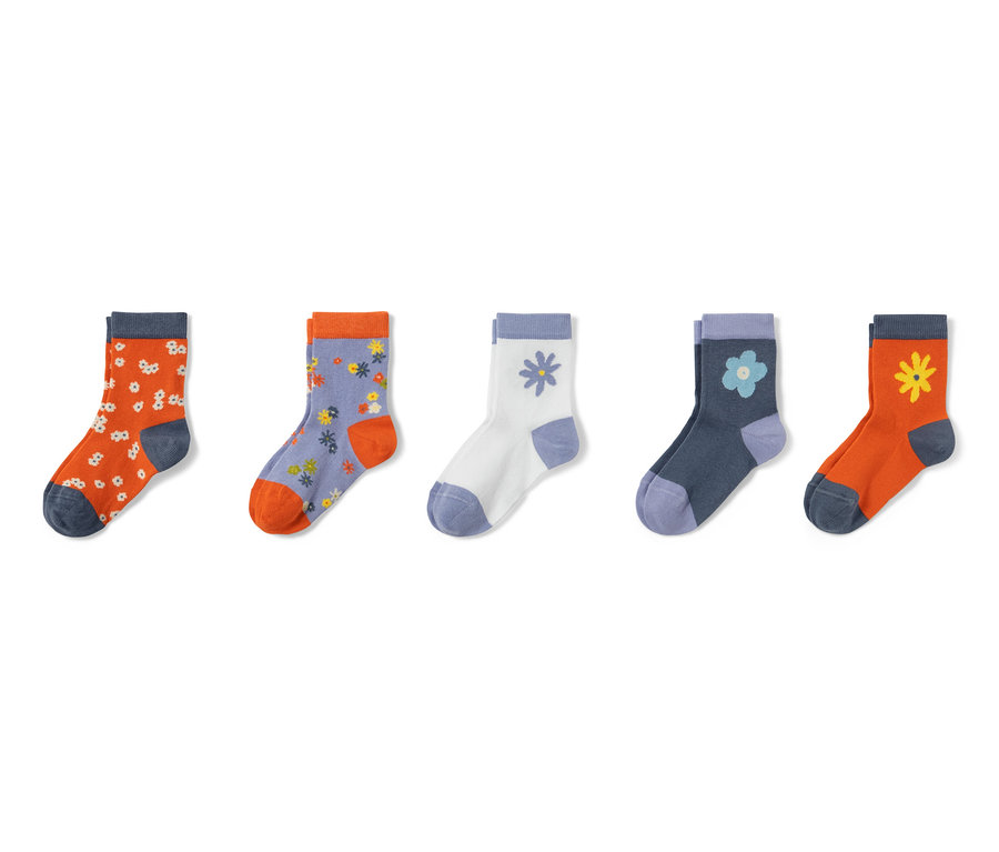 Fünf Paar Kinder-Socken mit Blumen.