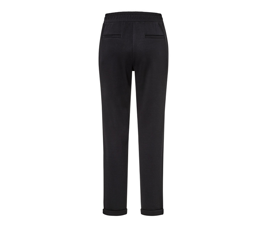 Schwarze Joggpants.