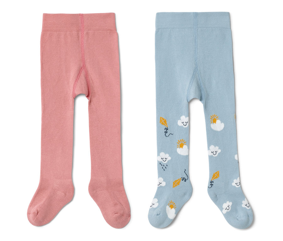 Zwei Kleinkind-Strumpfhosen, eine rosa und eine blaue mit Wolkenmotiven.