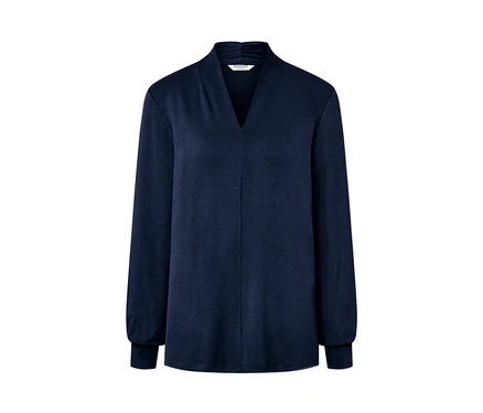 Dunkelblaues Langarmshirt mit V-Ausschnitt.