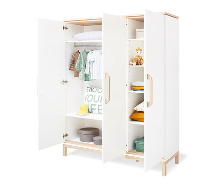 Geöffneter Pinolino Schrank »Light« mit Kleidung, Schuhen und Spielsachen.