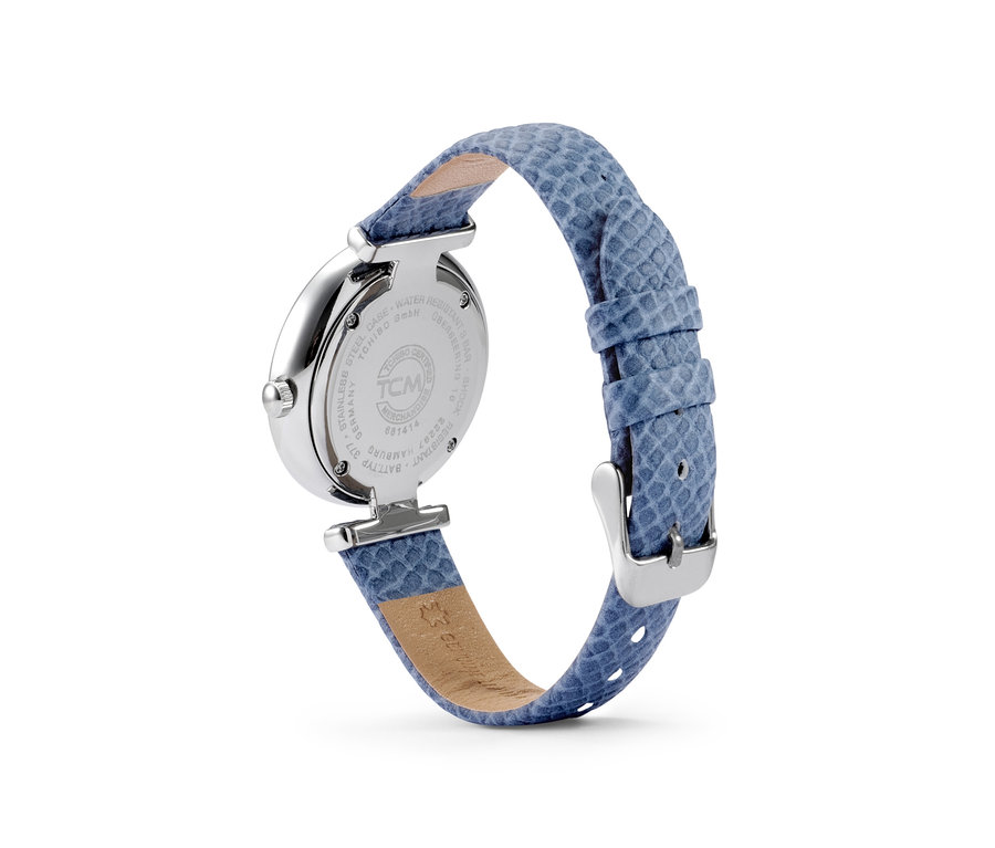 Detailansicht einer Armbanduhr mit Lederband und Kristallen.