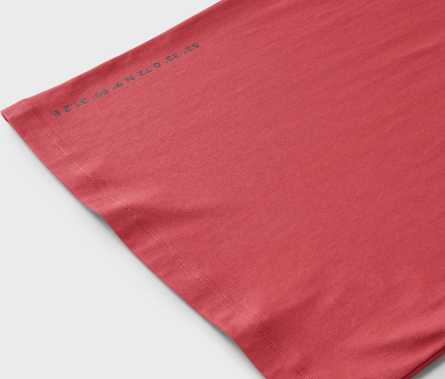 Detailansicht eines rosafarbenen Kinder-T-Shirts (2er-Pack) mit grauem Koordinatendruck.