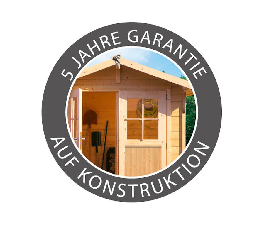 Ein offenes Karibu Gartenhaus, 28 mm, (Katje 3) mit Werkzeugen im Inneren.
