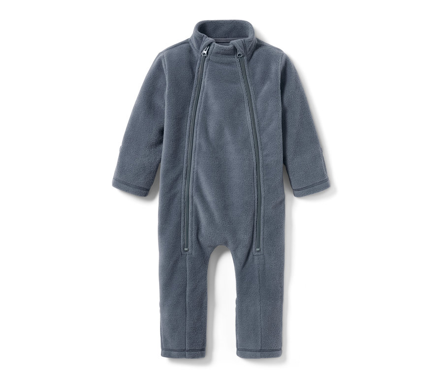 Blauer Baby-Fleece-Einteiler mit Reißverschlüssen.