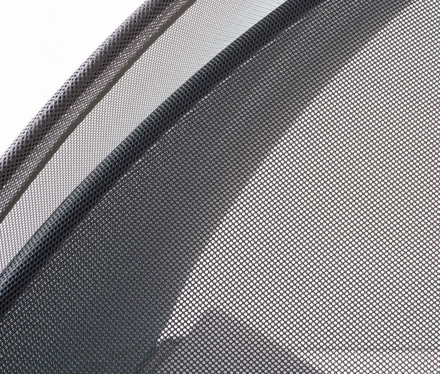 Detailaufnahme des Netzes einer Sonnenliege.