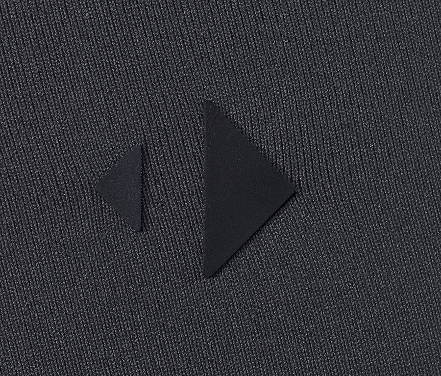 Detailaufnahme einer 7/8-Sporttights mit Logo.