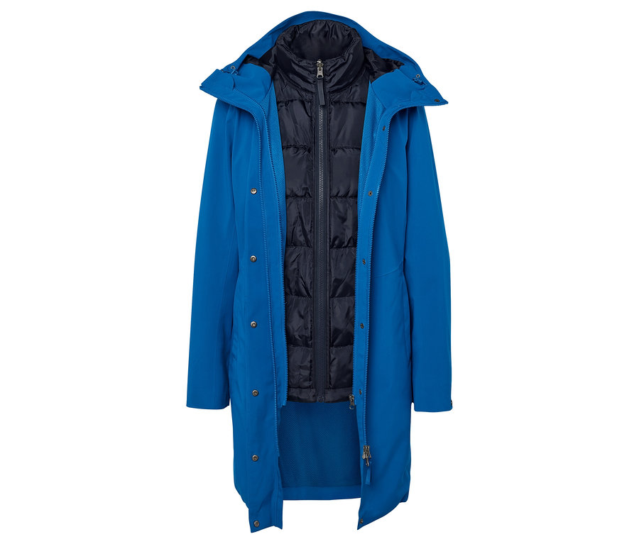 Blauer Mantel mit schwarzer Weste.