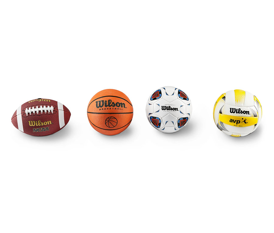 Vier Wilson-Minibälle: ein brauner Football, ein orangefarbener Basketball, ein weißer Fußball und ein weiß-gelber Volleyball.