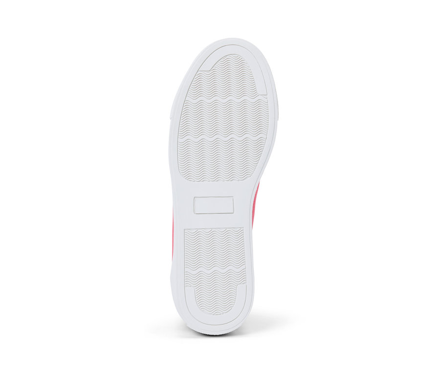 Sohle eines Canvas-Sneakers ist weiß.