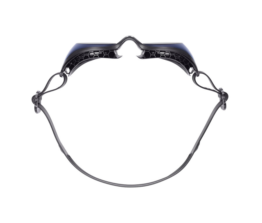 Detailaufnahme einer schwarzen Schwimmbrille mit blauen Gläsern. arena Air Soft Schwimmbrille.