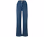 Blaue Jeans mit geradem Bein liegen auf einem weißen Hintergrund.