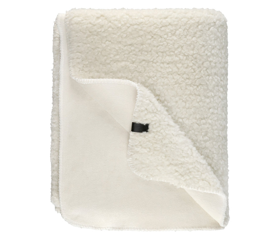 Offwhite, gefaltete SCHÖNER WOHNEN-Kollektion Wohndecke »TEDDY« mit flauschiger Oberseite und glatter Unterseite, mit schwarzem Etikett.