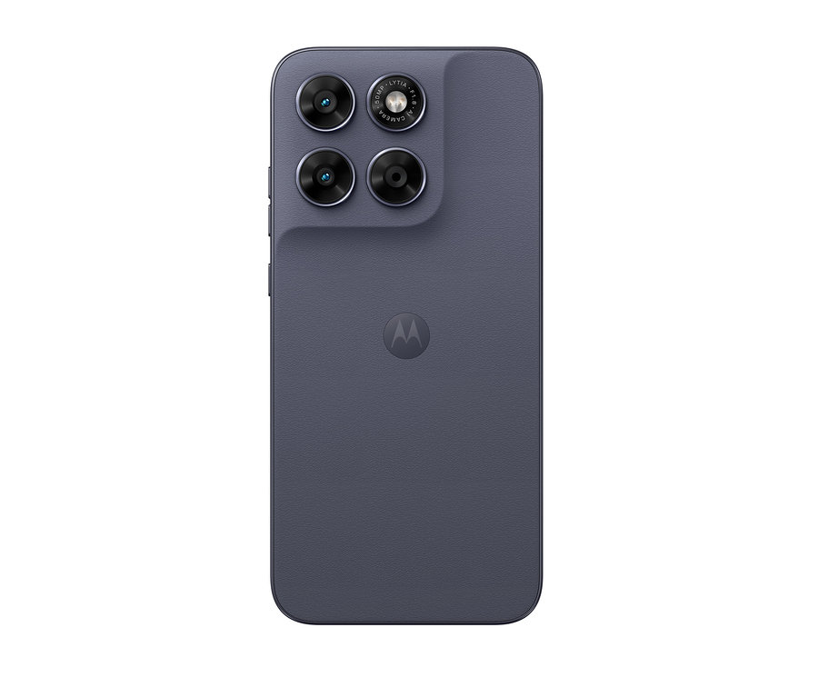 Dunkelgraues Smartphone mit texturierter Rückseite und Motorola-Logo. Oben links befindet sich ein erhabenes Kameramodul mit drei Linsen und einem Blitz, eine Linse ist mit "50MP LYTIA F/1.8 AI CAMERA" beschriftet.