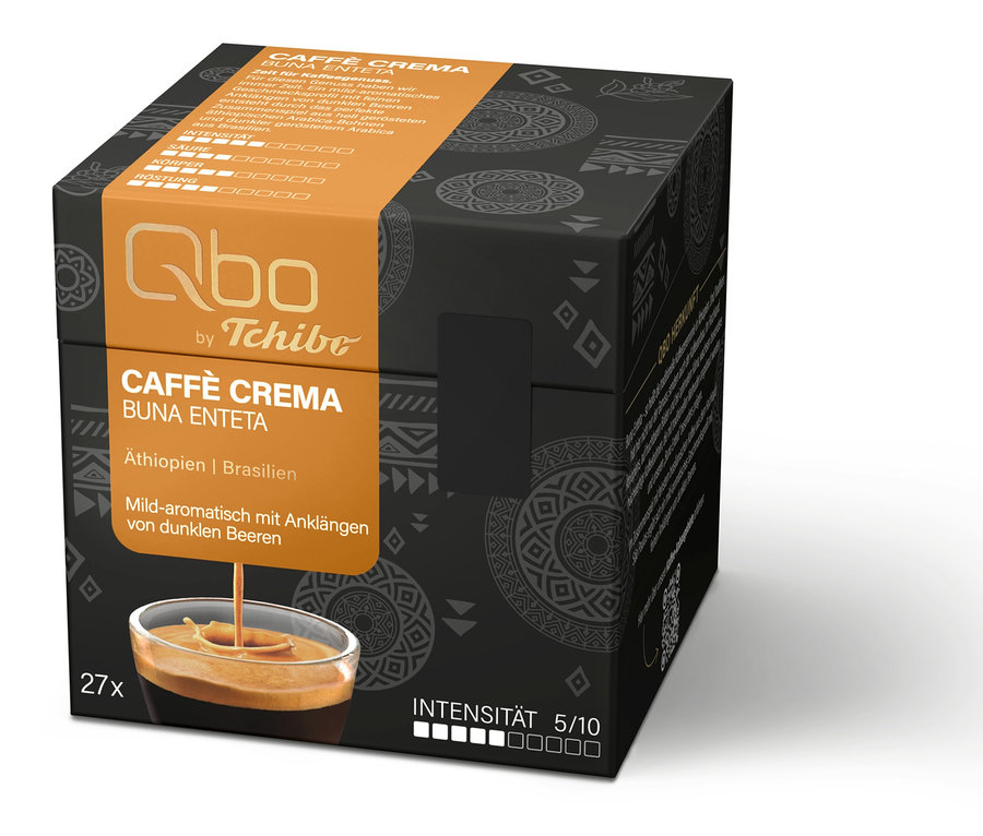 Schwarze und orangefarbene Qbo by Tchibo Caffè Crema Buna Enteta Kaffeekapselpackung mit 27 Kapseln. Die Vorderseite zeigt Kaffee in einer Tasse und Details wie Äthiopien/Brasilien, mild-aromatisch mit dunklen Beeren und Intensität 5/10.