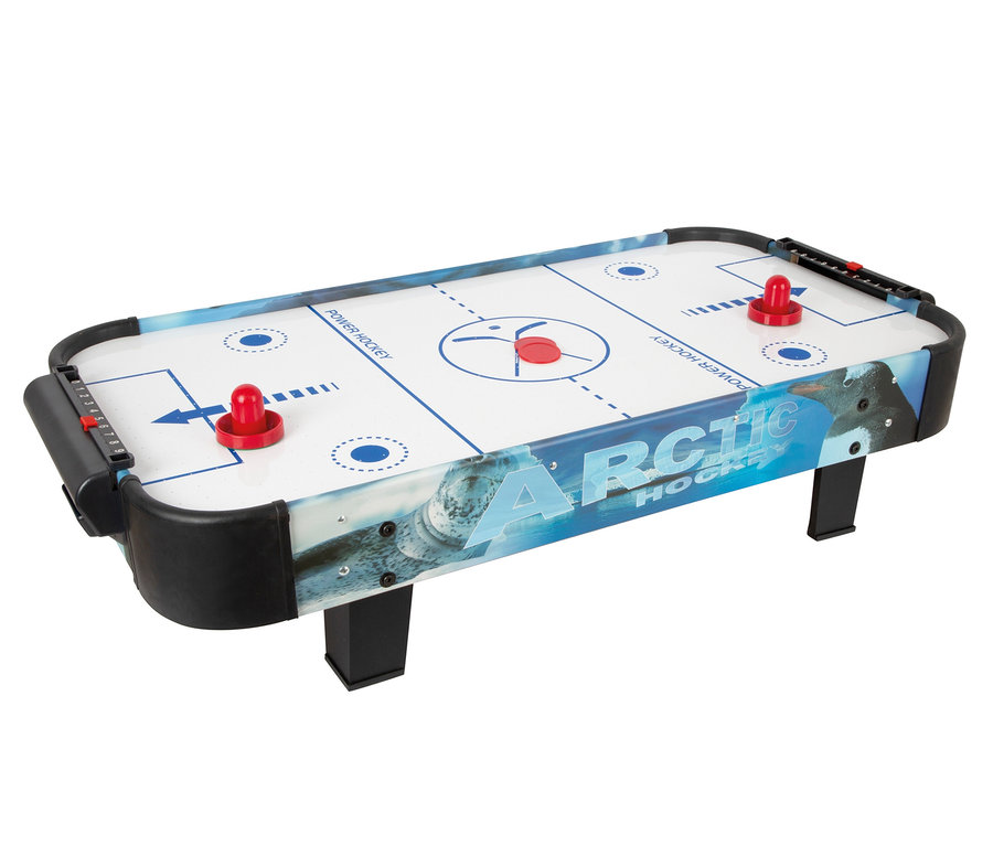 Weißer small foot Air-Hockey-Champion Tisch mit blauen Markierungen, zwei roten Schlägern, einem roten Puck und schwarzen Kanten und Beinen.