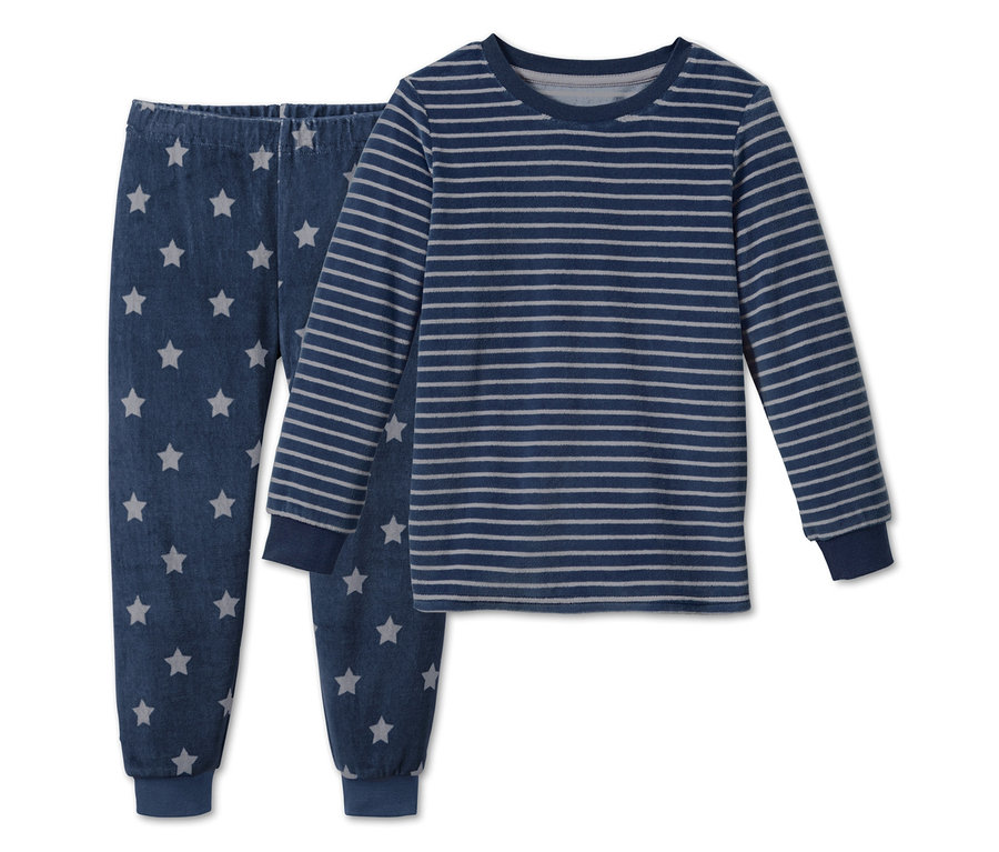 Blauer Nicki-Pyjama mit weißen Sternen und Streifen.