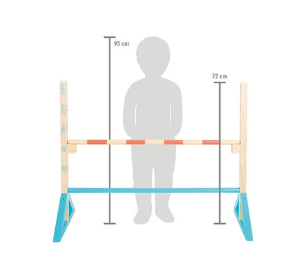 Holzhürde für Kinder aus Naturholz mit hellblauen Füßen und rot-weiß gestreifter Querstange, daneben eine Kindersilhouette (95 cm) zum Größenvergleich. Die Hürde ist 72 cm hoch.