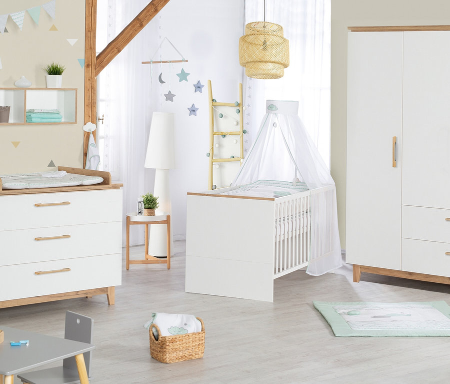 Kinderzimmer mit roba »Finn« Kinderzimmerset mit Bett, Wickelkommode und 3-türigem Schrank.