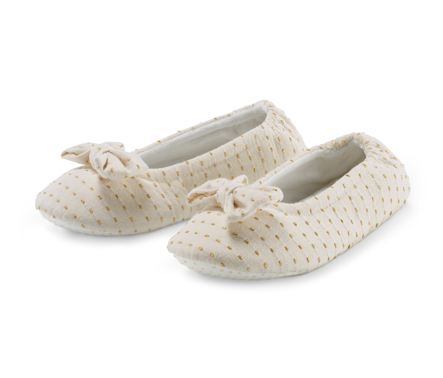 Zwei beige Ballerina-Hausschuhe mit Schleife und goldenen Punkten.